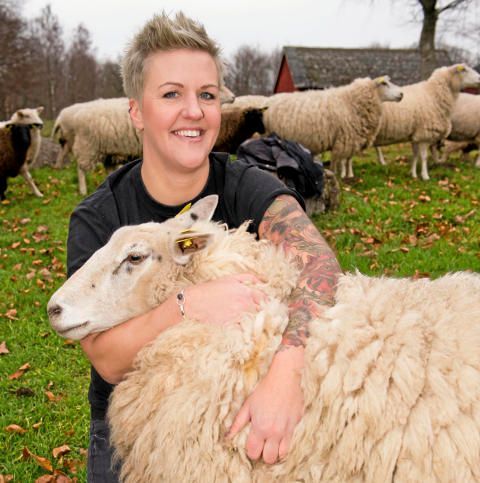 Lotta har Sveriges snyggaste bondetatuering