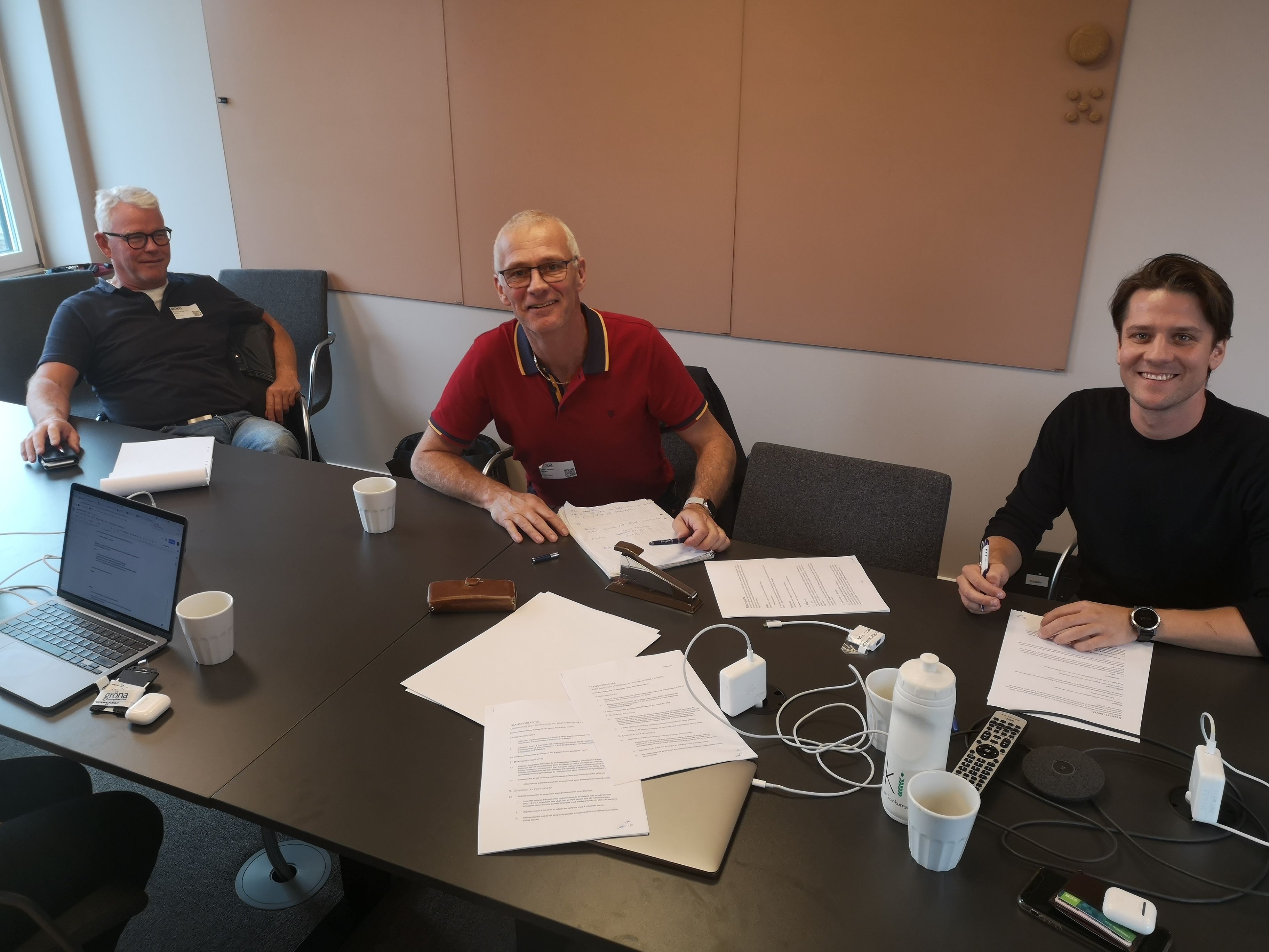 Ronny Bengtsson VD Älmestad Transport, Hans Hultén operativ chef Älmestad Transport och Jacob Morén leveransansvarig på Skira